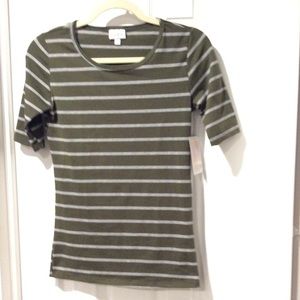 LuLaRoe Top Gigi, XS Ship Only In The USA (2210)